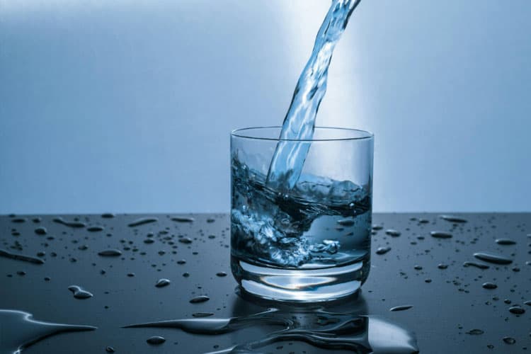 Air Mineral atau Air Demineral, Mana yang Lebih Cocok untuk Kebutuhan Tubuh?