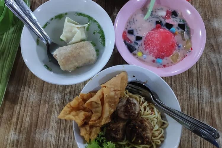 Depot Pangsit Mie Bromo Pojok, Tempat Favorit Pecinta Mie di Malang