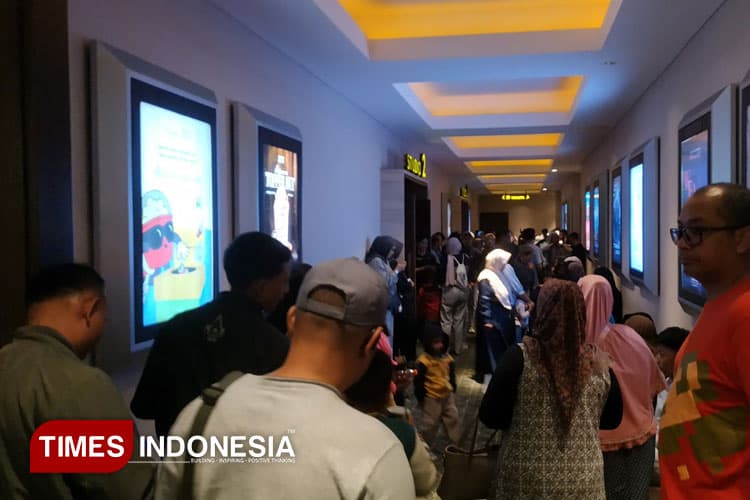 Rayakan 1 Dekade, TIMES Indonesia Nobar Believe Bareng Warga