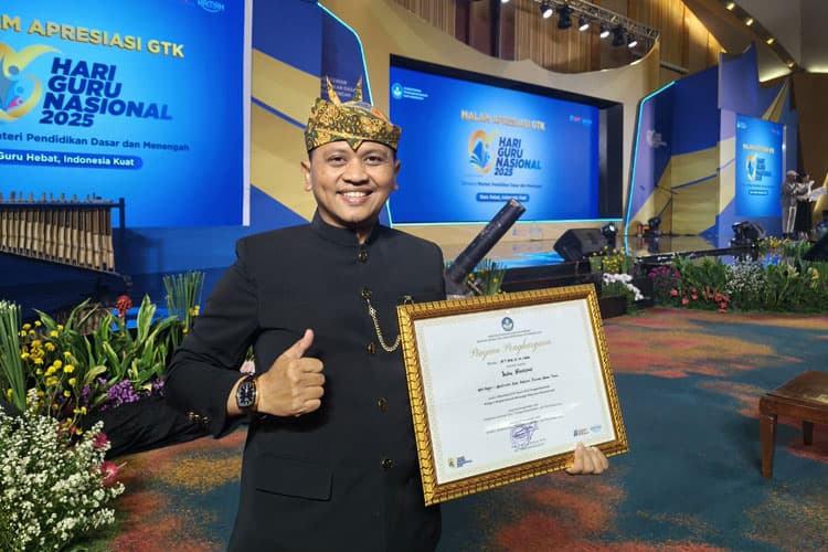 Kepala SMKN 1 Sudimoro Pacitan Indra Prastowo Sabet Juara 1 Kepala SMK Transformatif Nasional 2025