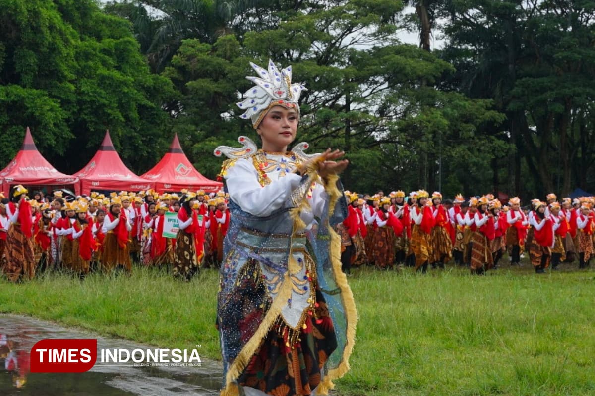 Gebyar Tari Tottaan Dhere di Bondowoso Diikuti Ribuan Pelajar