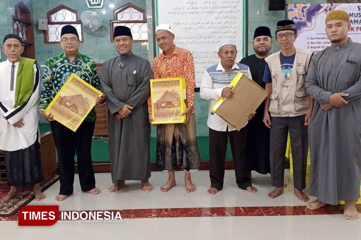 Ponpes Al-Islah Bondowoso Bagikan 4,5 Ton Kurma di Awal Ramadan 1447H