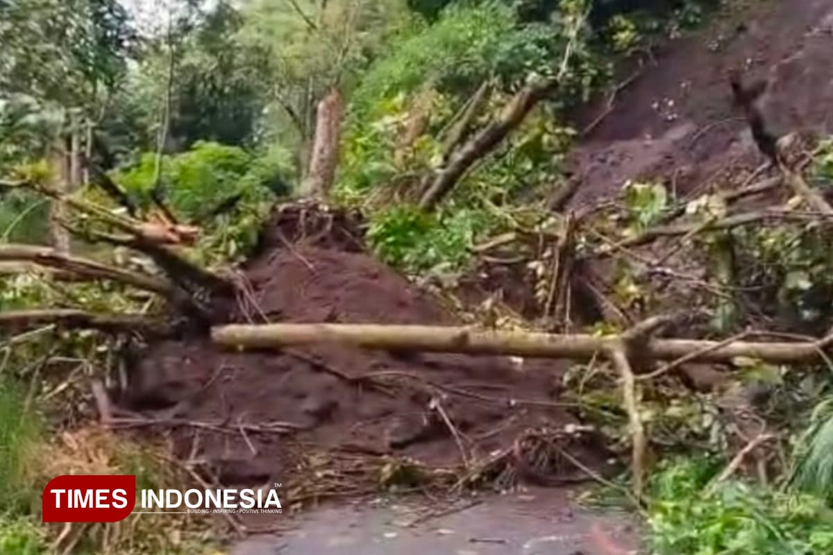 Longsor di Kaligedang Ijen Bondowoso Tutup Akses Antar Dusun