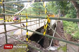 Setelah Sentong, Plengsengan Jembatan Kauman Akses Bondowoso–Jember Longsor