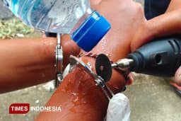 Main Borgol dan Tak Bisa Dibuka, Remaja di Bondowoso Datangi Damkar