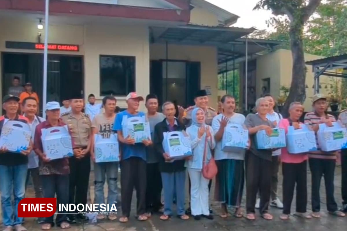 PWI dan Polres Bondowoso Berbagi untuk Sopir Terdampak Jembatan Sentong