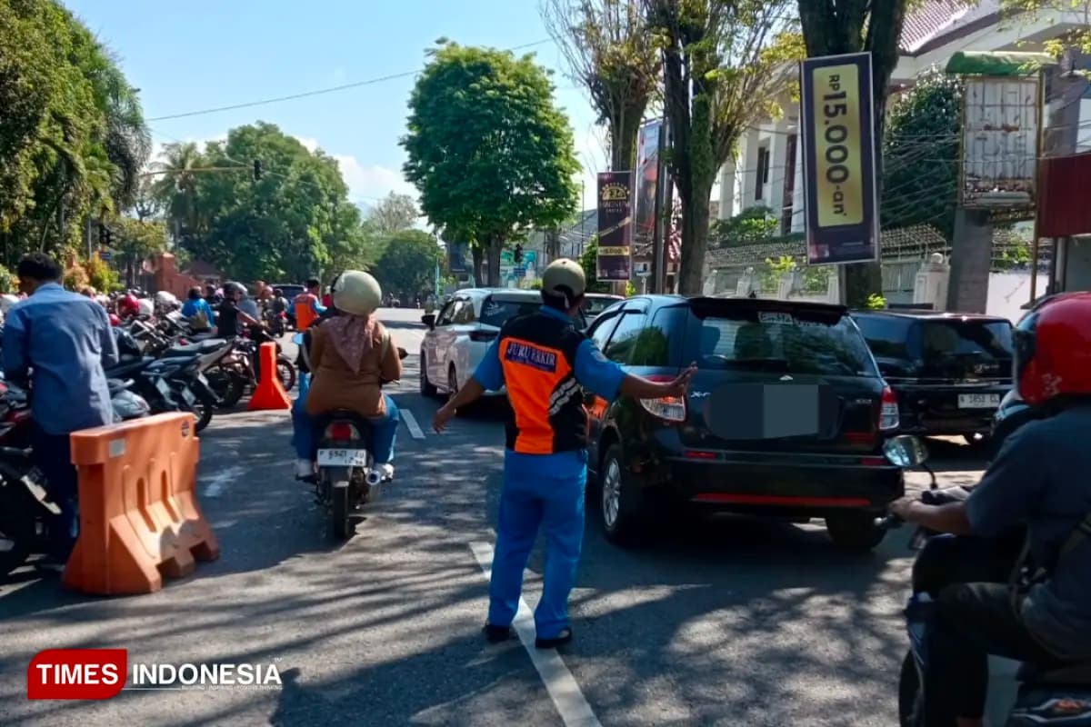 Inovasi Tingkatkan PAD, Pemkab Bondowoso Resmi Berlakukan Parkir Badan Jalan