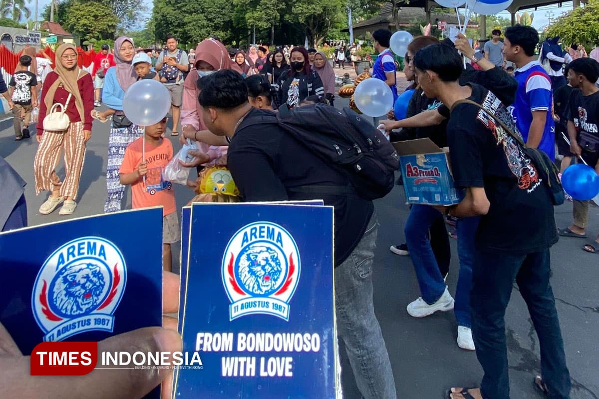 Aremania Licek Happy Day: Aremania Bondowoso Tebar Kebahagiaan di CFD