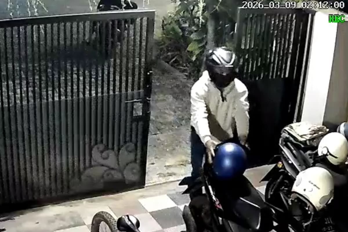 Percobaan Curanmor di Bondowoso Saat Sahur Terekam CCTV